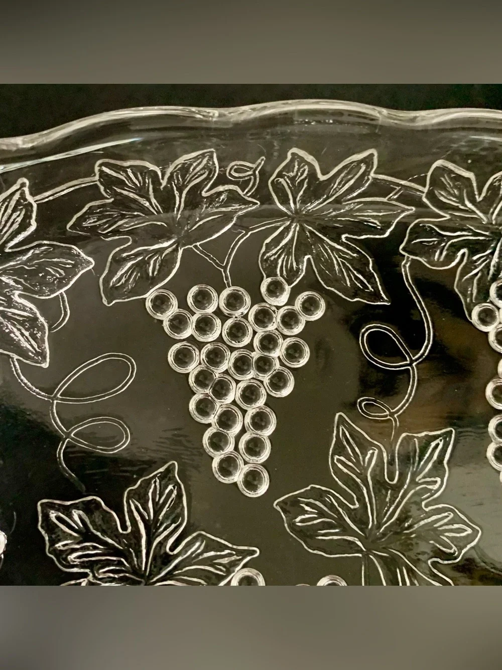 🔍 Vintage Anchor Hocking Serva-Snack Grape & Leaf Sets — (2) Trays + (2) Cups
